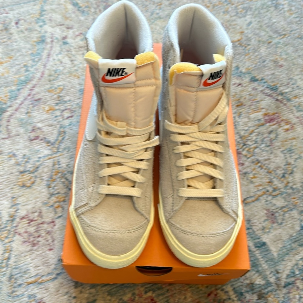 Nike Blazer mid 77 light Bone/ sail alabaster